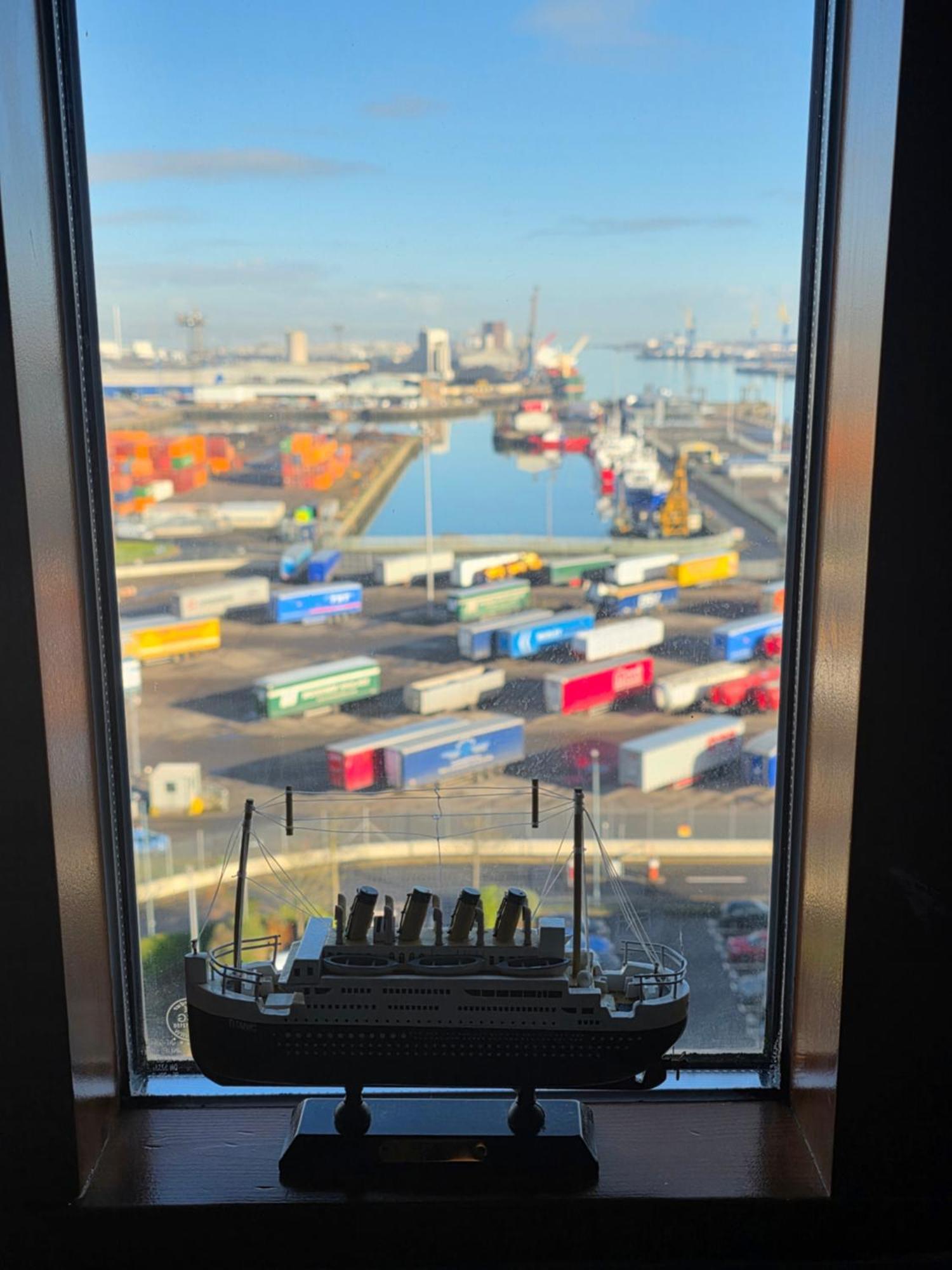 Sailortown Stays - 4 Star Luxury Apartment Belfast Buitenkant foto
